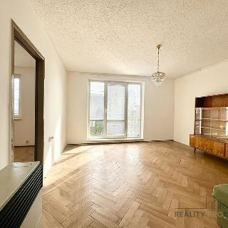 Prodej bytu 3+1 70 m² Hodonín, Skácelova