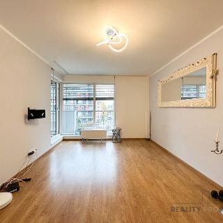 Pronájem bytu 2+kk 57 m² Praha, Počernická