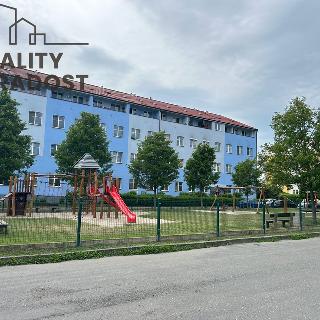 Prodej bytu 2+1 69 m² Milovice, Topolová