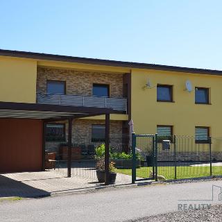 Prodej rodinného domu 220 m² Bystřice, 