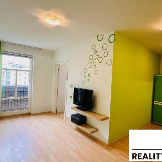 Prodej bytu 2+kk 44 m² Praha, Velehradská