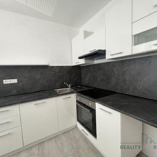 Pronájem bytu 2+1 44 m² Hodonín, Lužní