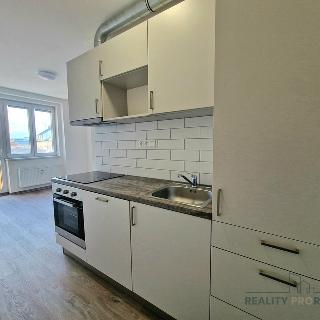 Pronájem bytu 1+kk a garsoniéry 32 m² Brno, Bratislavská