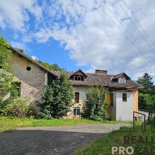 Prodej rodinného domu 372 m² Benešov u Semil, 