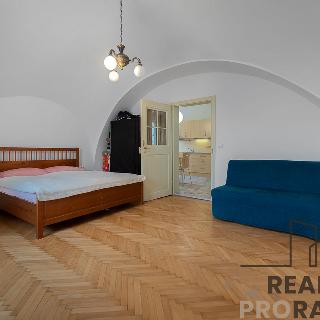 Pronájem bytu 2+kk 58 m² Znojmo, Velká Mikulášská