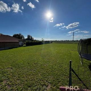 Prodej stavební parcely 1 811 m² Hradec Králové, 