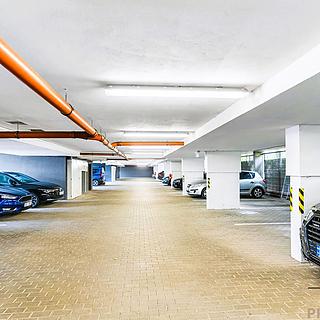 Pronájem parkovacího místa 15 m&sup2; Praha