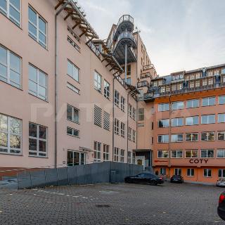 Pronájem kanceláře 240 m² Praha, Na okraji