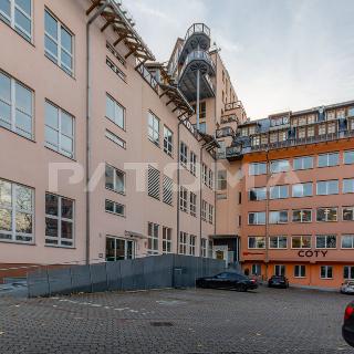 Pronájem kanceláře 725 m² Praha, Na okraji