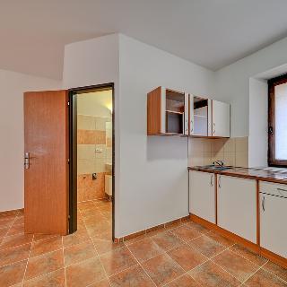 Pronájem bytu 1+kk a garsoniéry 33 m² Poděbrady, Husova