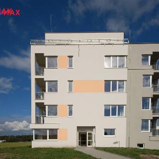 Pronájem bytu 3+kk 76 m² Velký Osek, U hřiště