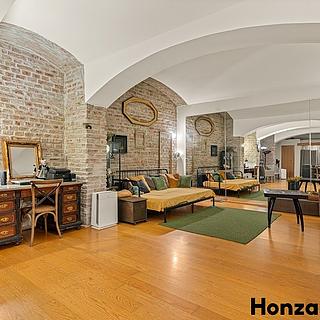 Prodej Ostatních komerčních prostor 66 m² Praha