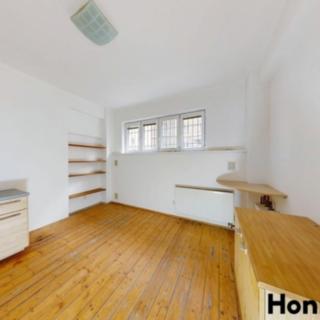 Prodej kanceláře 38 m² Praha, Viklefova