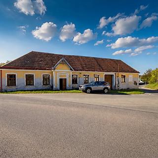 Prodej rodinného domu 935 m&sup2; Budeč