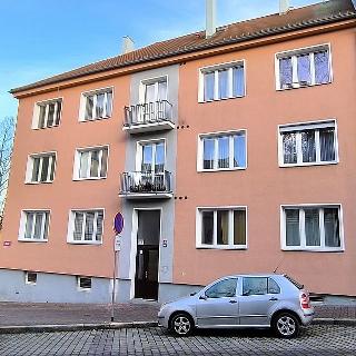 Pronájem bytu 2+1 56 m² Cheb, Školní