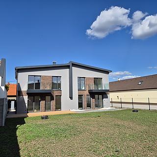 Prodej rodinného domu 111 m&sup2; Průhonice