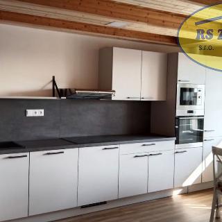 Pronájem bytu 3+1 80 m² Hulín, náměstí Míru