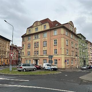 Pronájem bytu 2+1 65 m² Děčín, Revoluční nám.