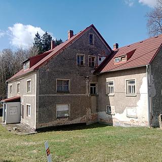 Prodej dvougeneračního domu 587 m&sup2; Lobendava