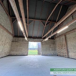Pronájem skladu 133 m&sup2; Kněževes