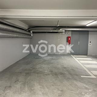 Pronájem parkovacího místa 18 m&sup2; Zlín