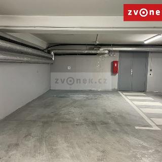 Pronájem parkovacího místa 20 m² Zlín, Plesníkova