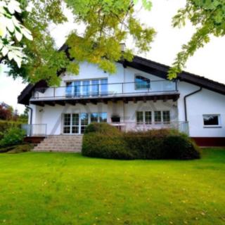Pronájem rodinného domu 300 m² Průhonice