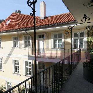 Pronájem bytu 4+1 170 m² Praha, Vlašská