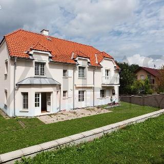 Pronájem rodinného domu 221 m² Praha, 