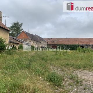 Prodej komerčního pozemku 4398 m² Občov