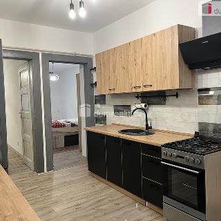 Pronájem bytu 2+1 56 m² Karlovy Vary, Majakovského