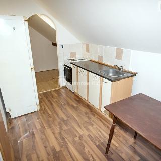 Pronájem bytu 2+1 37 m² Neratovice, Hlavní