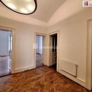 Pronájem kanceláře 102 m² Praha, Plaská