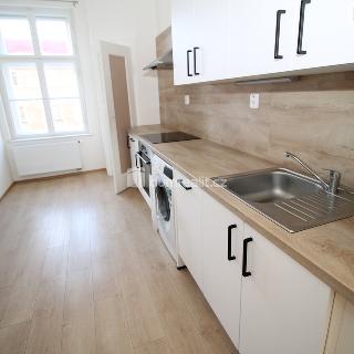 Pronájem bytu 3+1 90 m² Mariánské Lázně, Hlavní třída