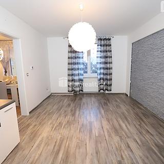 Pronájem bytu 2+1 68 m&sup2; Cheb