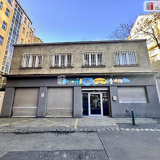 Pronájem obchodu 411 m² Praha