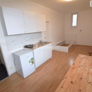 Pronájem bytu 1+kk a garsoniéry 26 m² Praha, Azalková