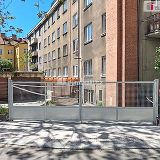 Pronájem garáže 18 m&sup2; Praha