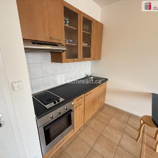 Pronájem bytu 1+kk a garsoniéry 32 m² Praha, Pešlova