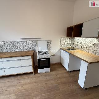 Pronájem bytu 2+1 78 m² Praha, Zapova