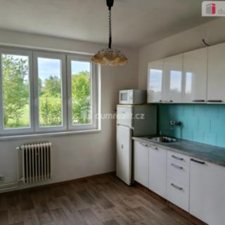 Pronájem bytu 4+1 73 m² Zbuzany