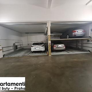 Pronájem parkovacího místa 15 m&sup2; Praha