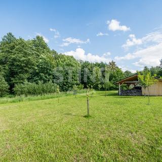 Prodej stavební parcely 1 366 m² Komorní Lhotka