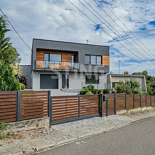 Prodej rodinného domu 220 m&sup2; Dolní Lhota