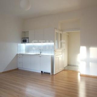 Pronájem bytu 1+kk a garsoniéry 32 m² Praha, Saratovská