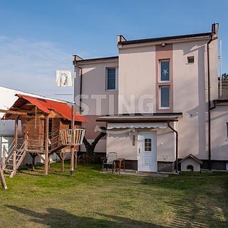 Prodej rodinného domu 240 m&sup2; Neratovice