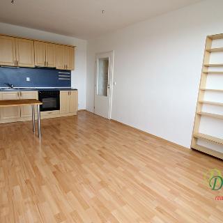 Prodej bytu 2+kk 40 m² Praha, Štúrova