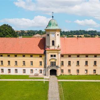 Prodej hotelu a penzionu 5 041 m² Mořice