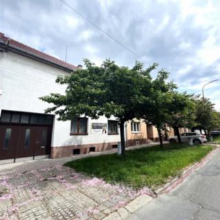 Prodej rodinného domu 180 m² Otrokovice