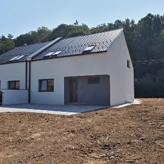 Prodej rodinného domu 142 m² Šarovy